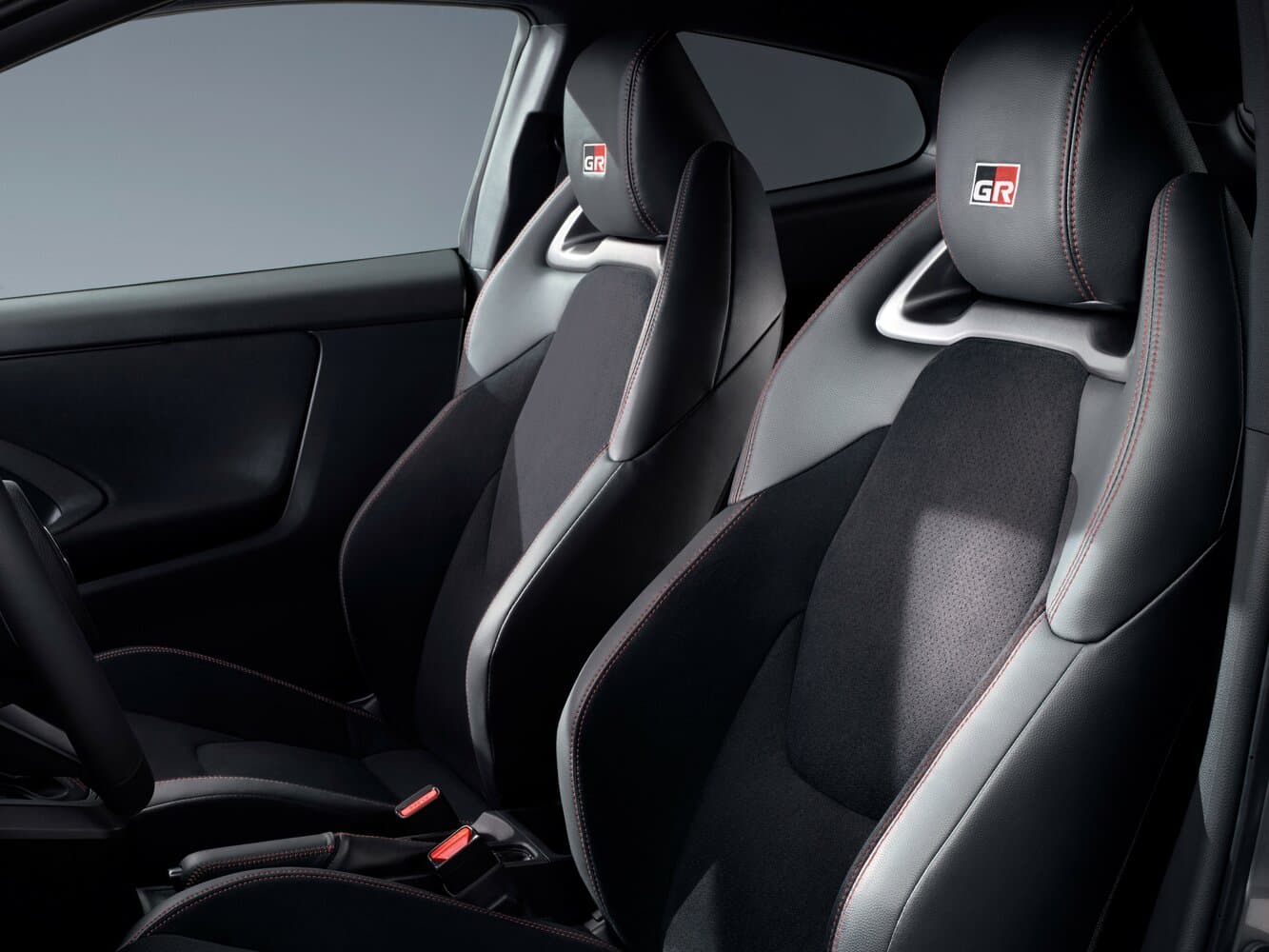 Toyota Yaris IV Рестайлинг Хэтчбек 3 дв. GR, фото 12