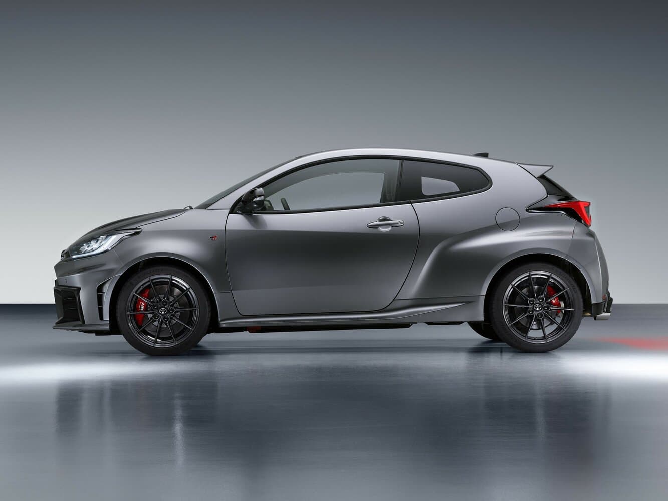 Toyota Yaris IV Рестайлинг Хэтчбек 3 дв. GR, фото 2