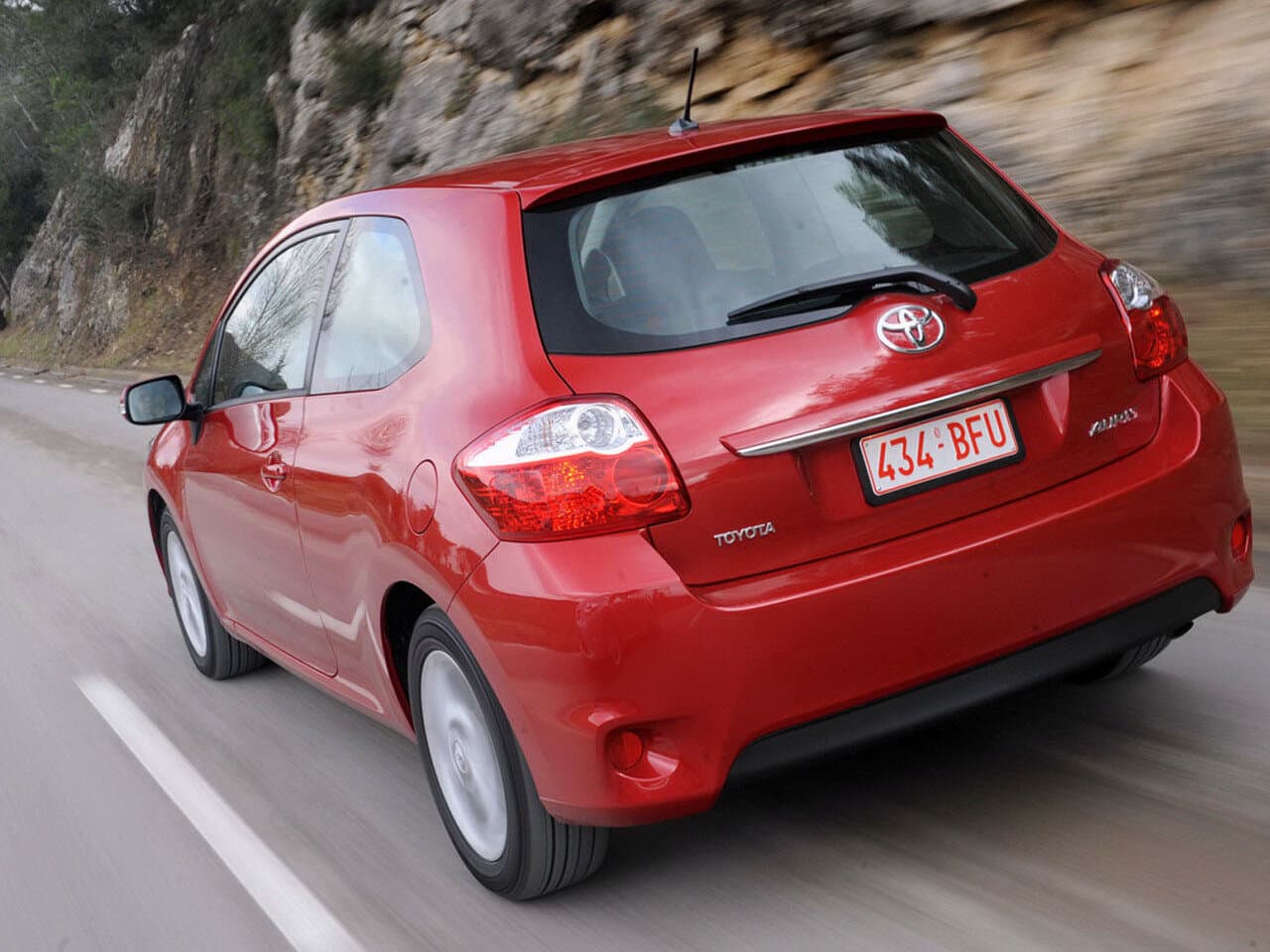 Toyota Auris I Рестайлинг Хэтчбек 3 дв., фото 4