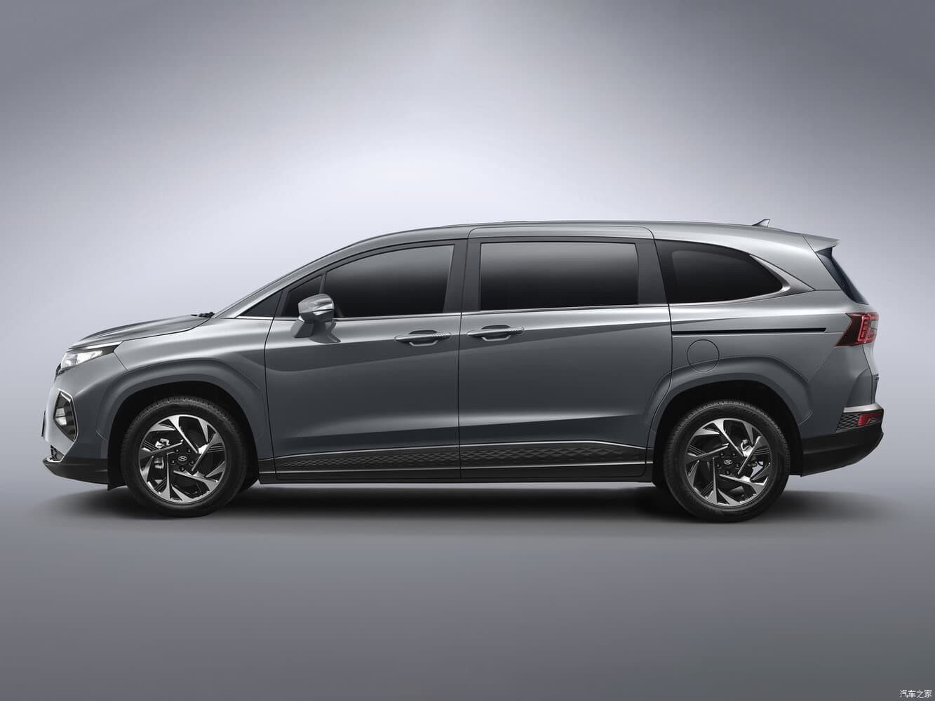 Hyundai Custin  Минивэн, фото 2