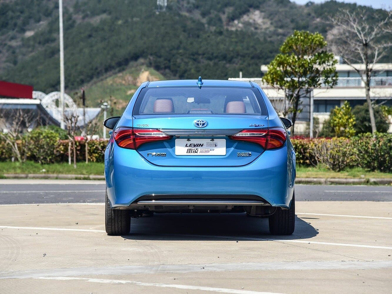Toyota Levin XI (E170) Седан Hybrid, фото 4