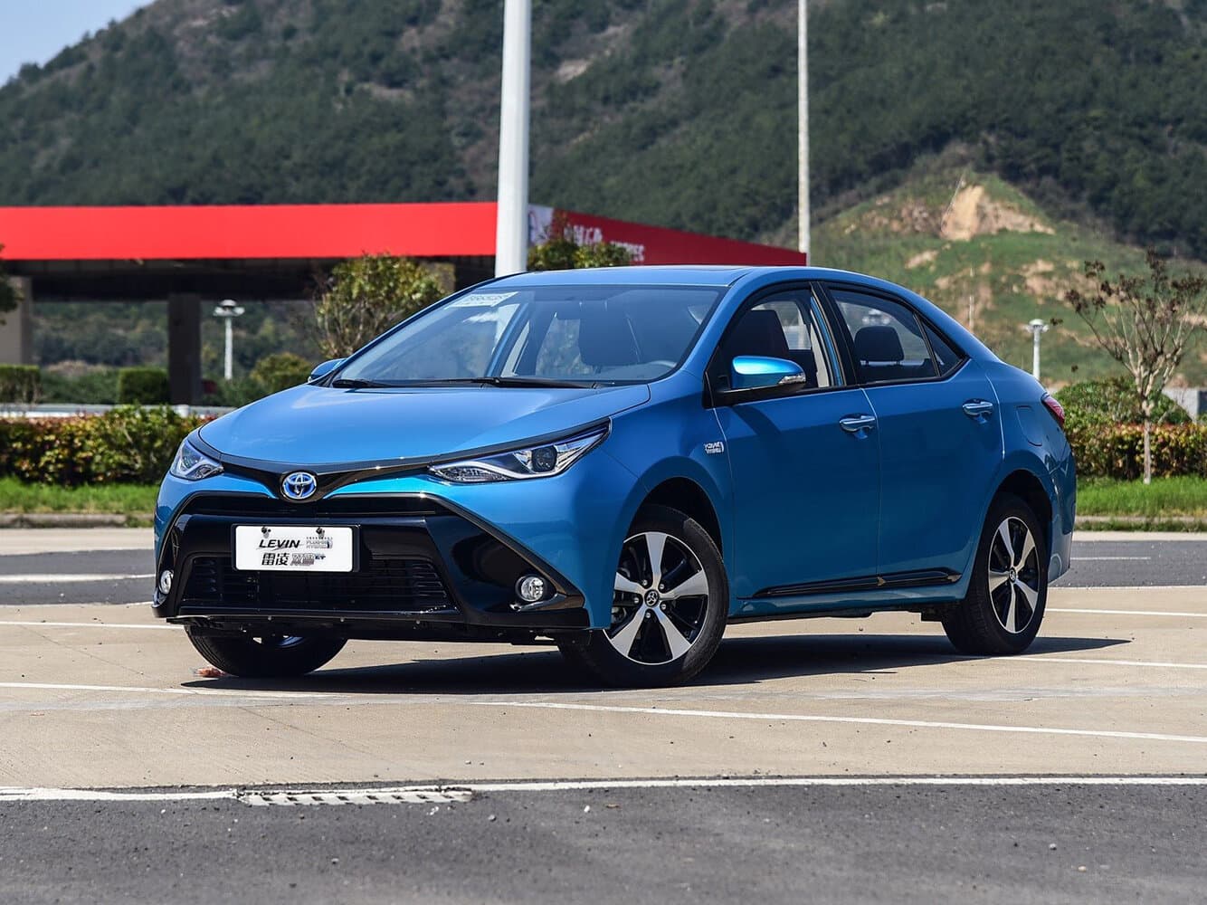 Toyota Levin XI (E170) Седан Hybrid
