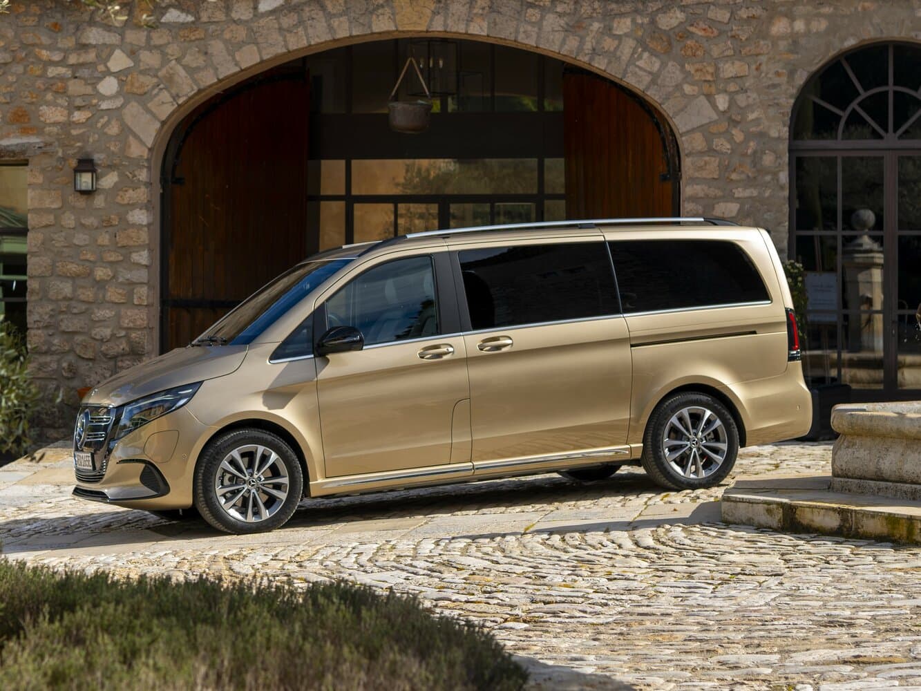 Mercedes-Benz EQV I Рестайлинг Минивэн Long, фото 2
