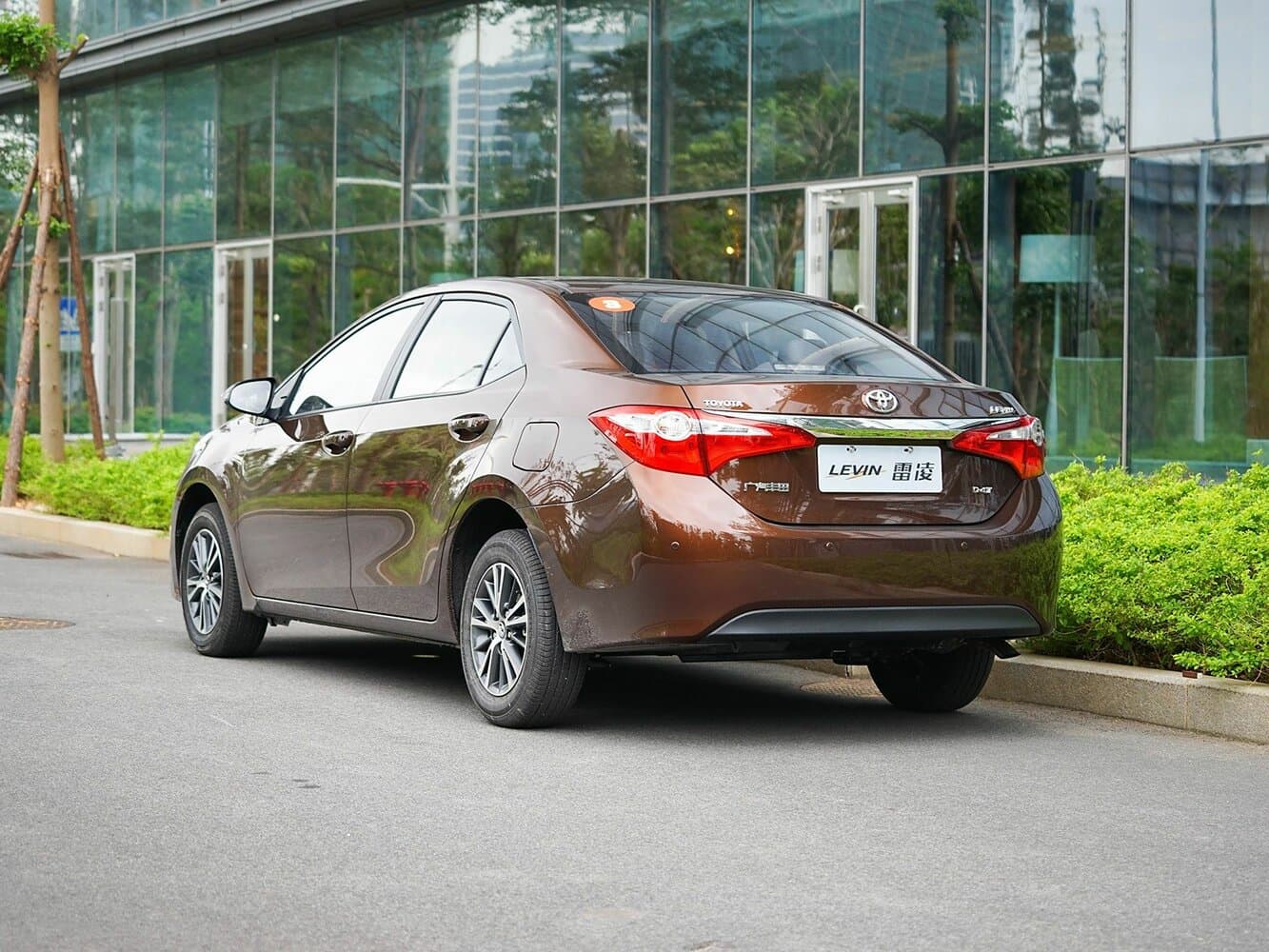 Toyota Levin XI (E170) Седан, фото 5