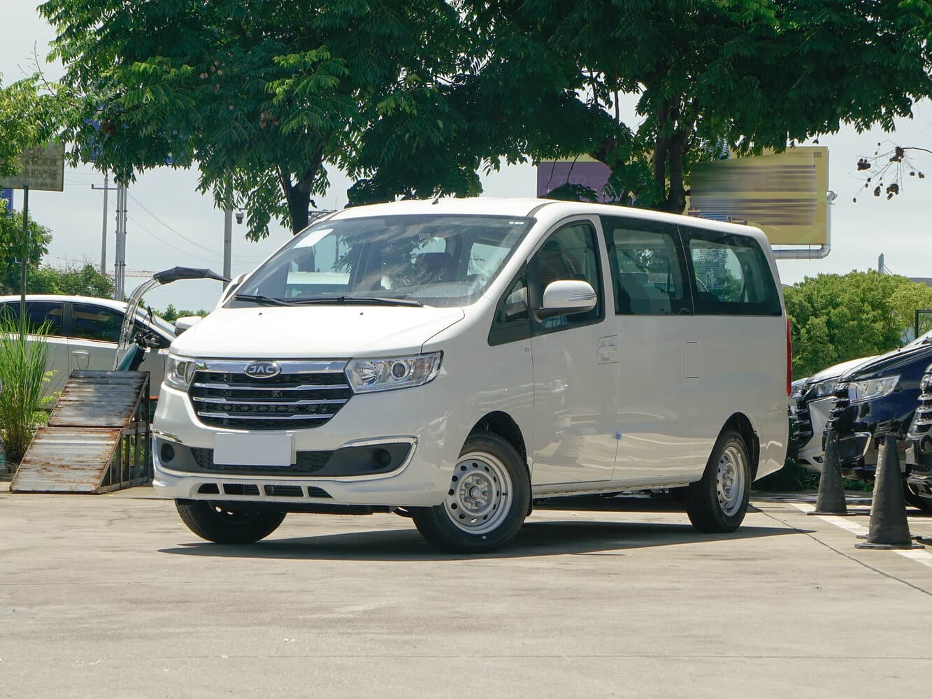 JAC Refine M3 