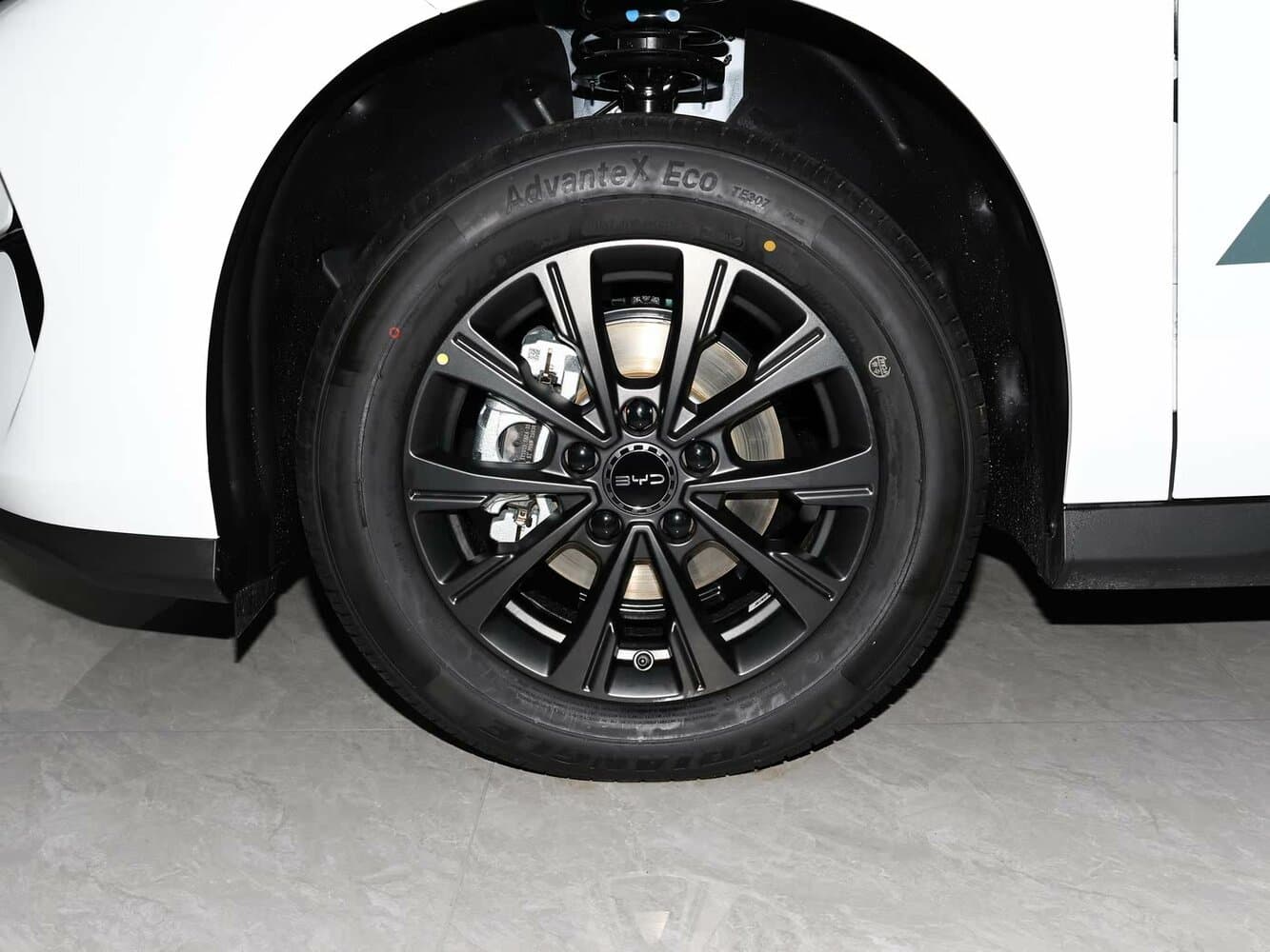 BYD E7  Седан, фото 13