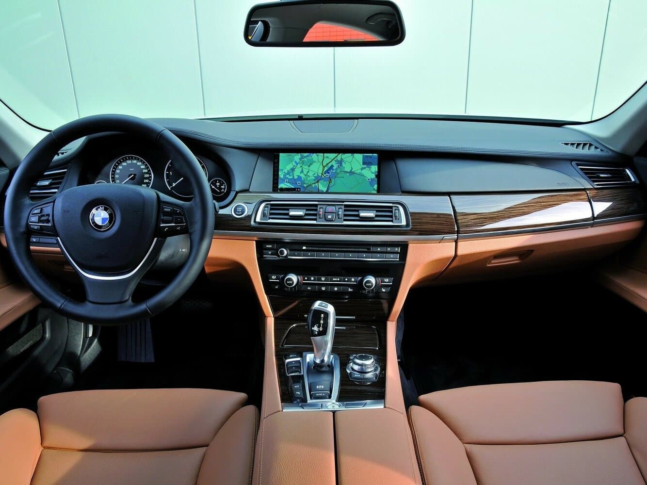 BMW 7 series V (F01/F02/F04) Седан, фото 6