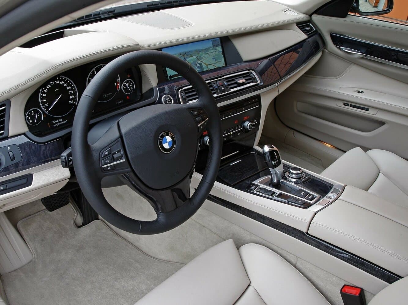 BMW 7 series V (F01/F02/F04) Седан Long, фото 7