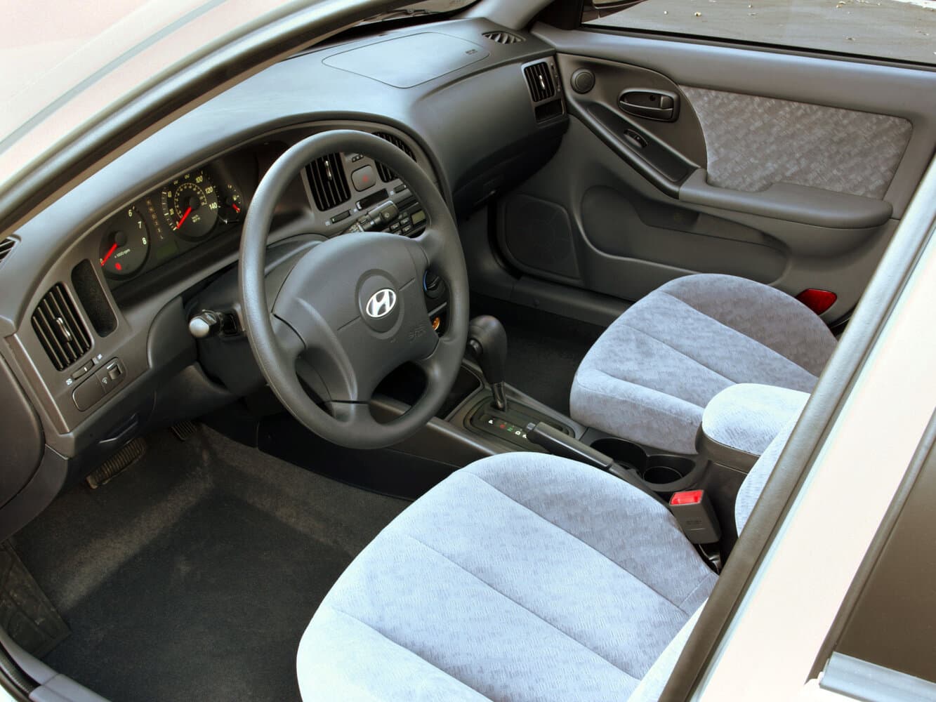 Hyundai Elantra III (XD2) Рестайлинг Седан, фото 9