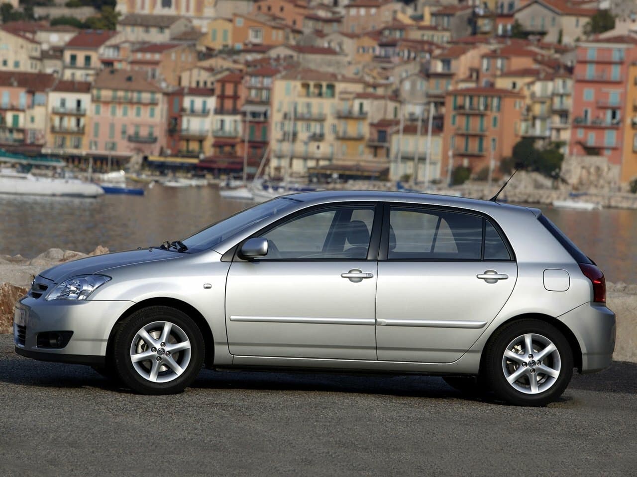 Toyota Corolla IX (E120, E130) Рестайлинг Хэтчбек 5 дв., фото 2