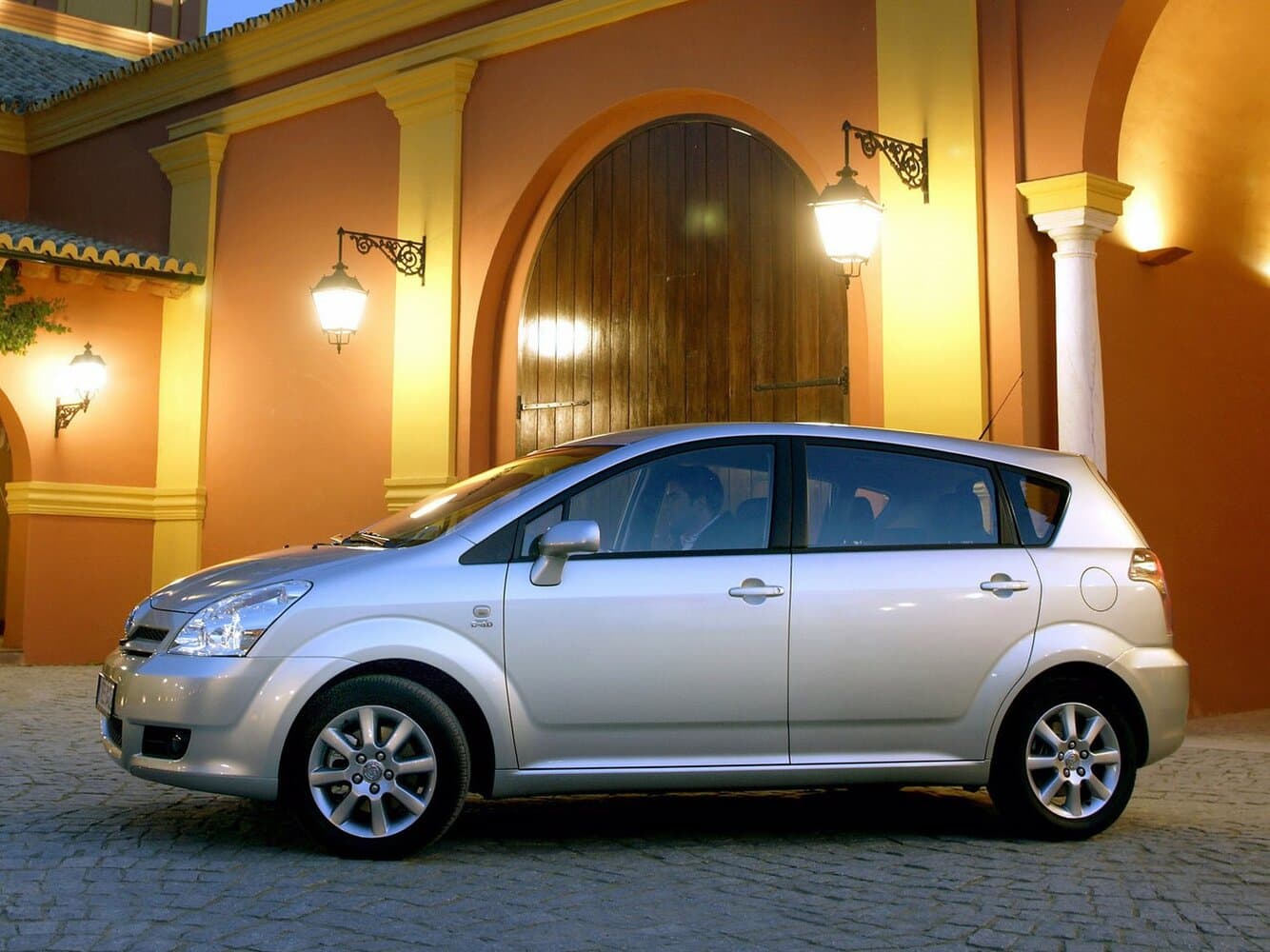 Toyota Corolla Verso I Рестайлинг Компактвэн, фото 2
