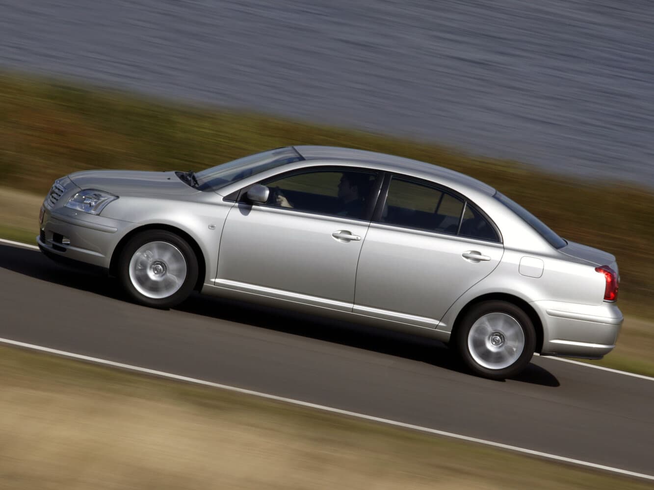 Toyota Avensis II Седан, фото 2