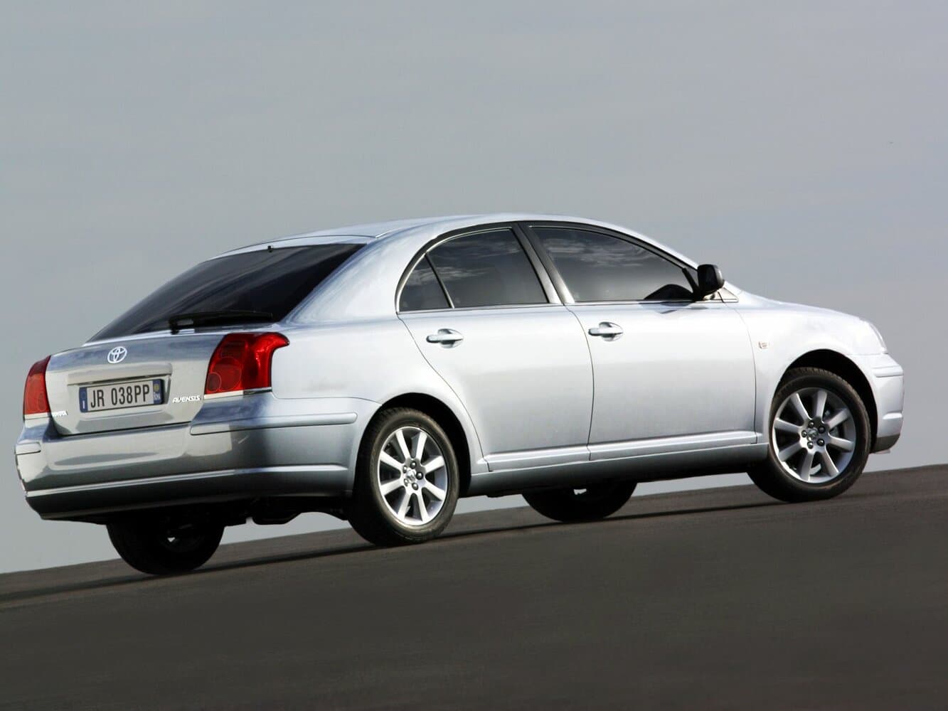 Toyota Avensis II Лифтбек, фото 3