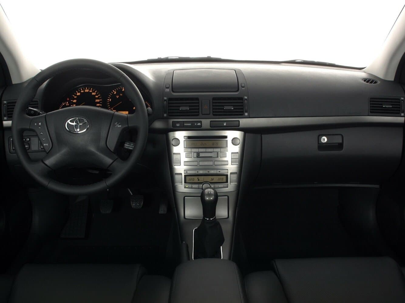 Toyota Avensis II Лифтбек, фото 4