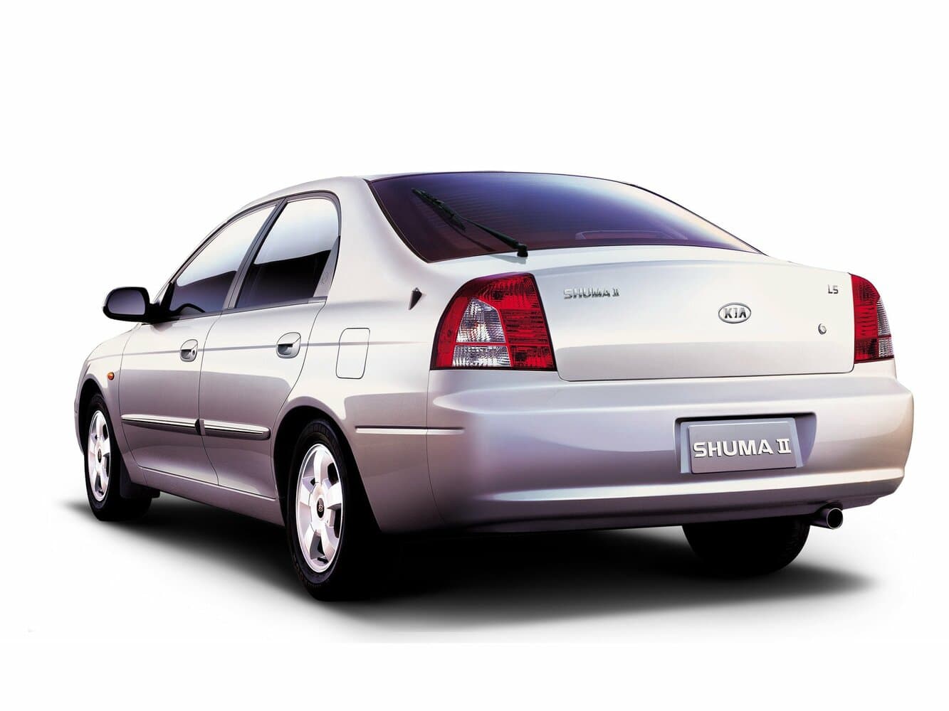 Kia Shuma II Лифтбек, фото 2
