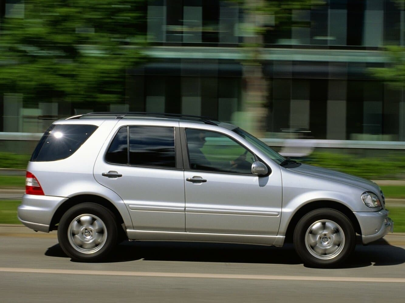 Mercedes-Benz M-Class I (W163) Рестайлинг Внедорожник 5 дв., фото 2