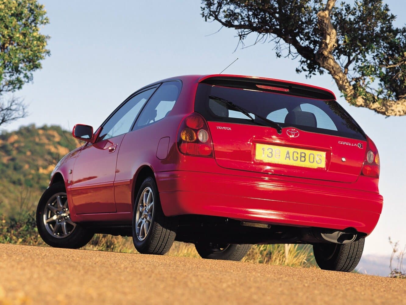 Toyota Corolla VIII (E110) Рестайлинг Хэтчбек 3 дв., фото 2