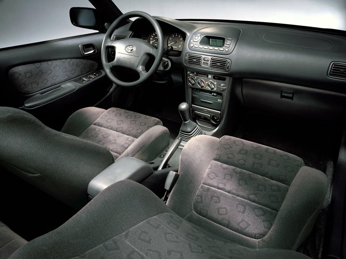 Toyota Corolla VIII (E110) Рестайлинг Хэтчбек 3 дв., фото 3