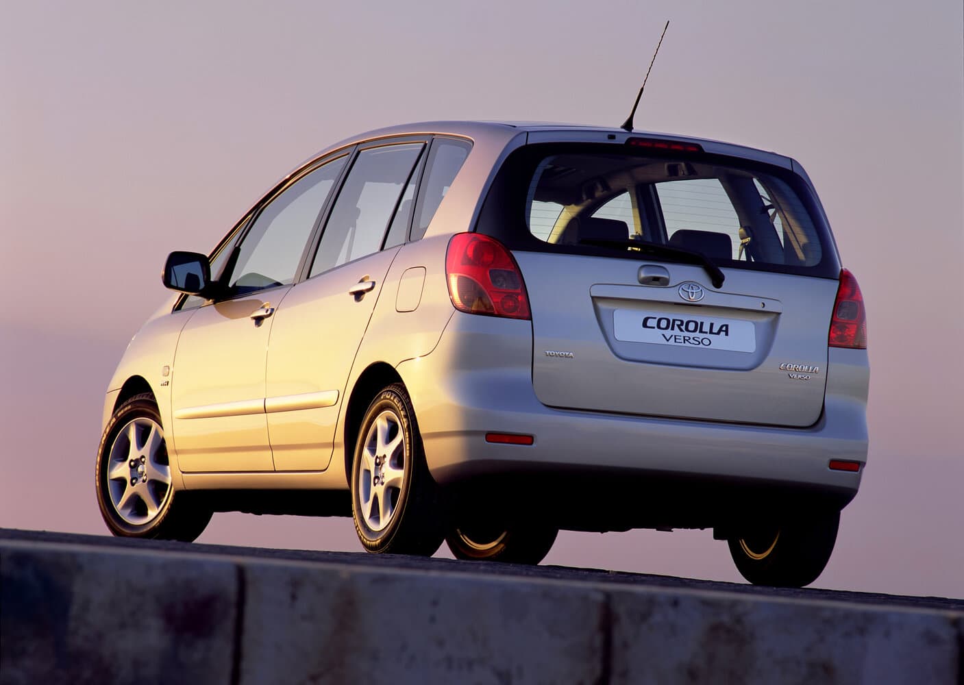 Toyota Corolla Verso I Компактвэн, фото 3