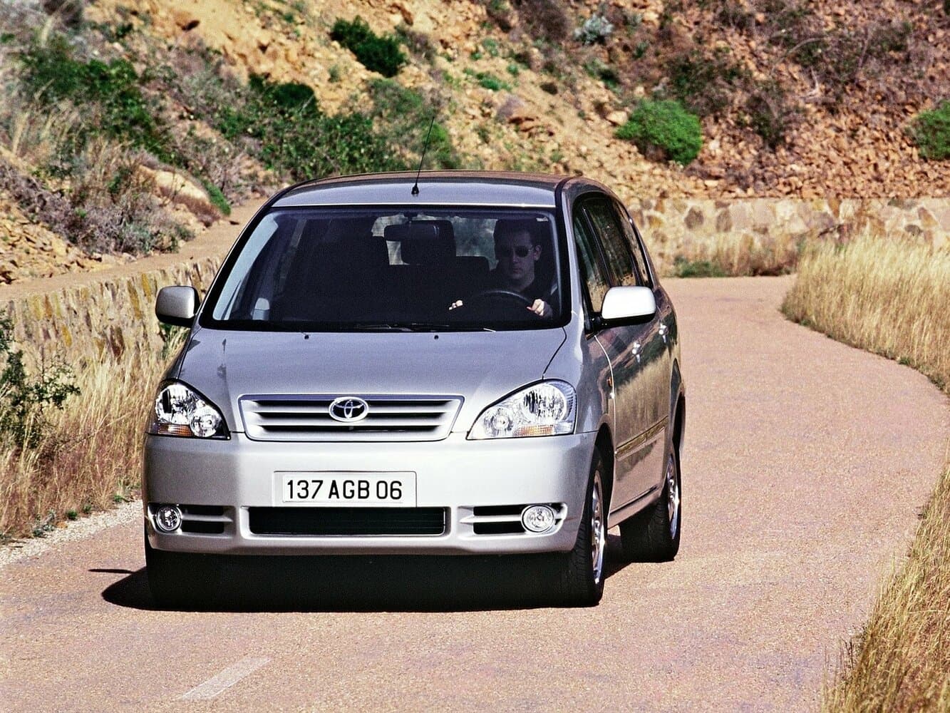 Toyota Avensis Verso I Компактвэн, фото 3