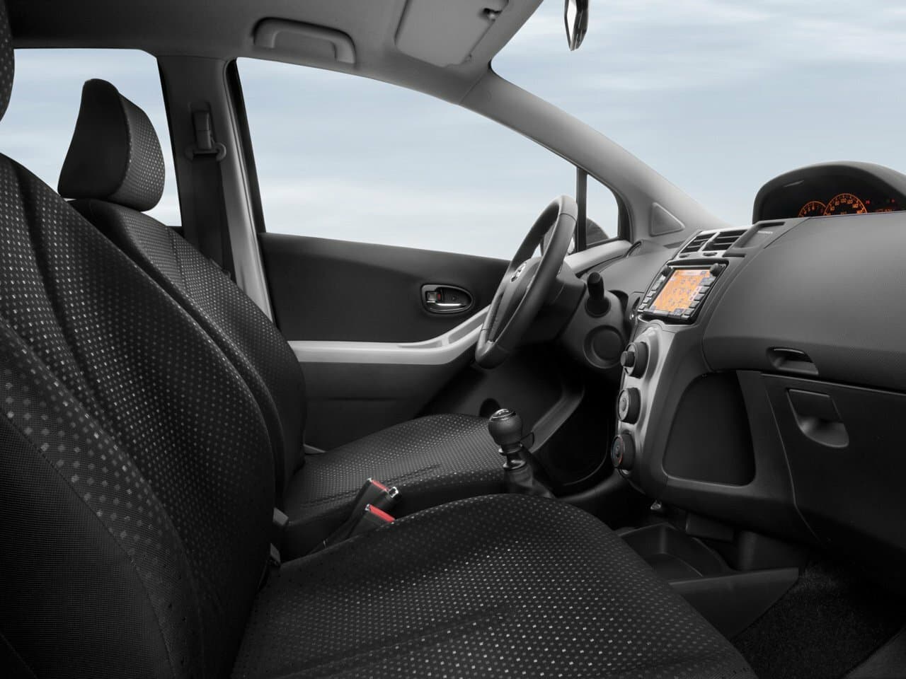 Toyota Yaris II Рестайлинг Хэтчбек 3 дв., фото 6