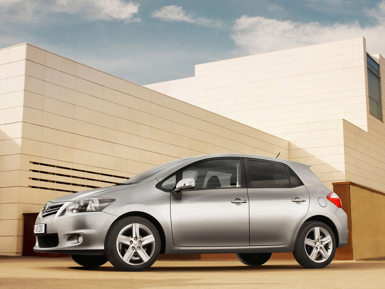 Toyota Auris I Рестайлинг Хэтчбек 5 дв., фото 2