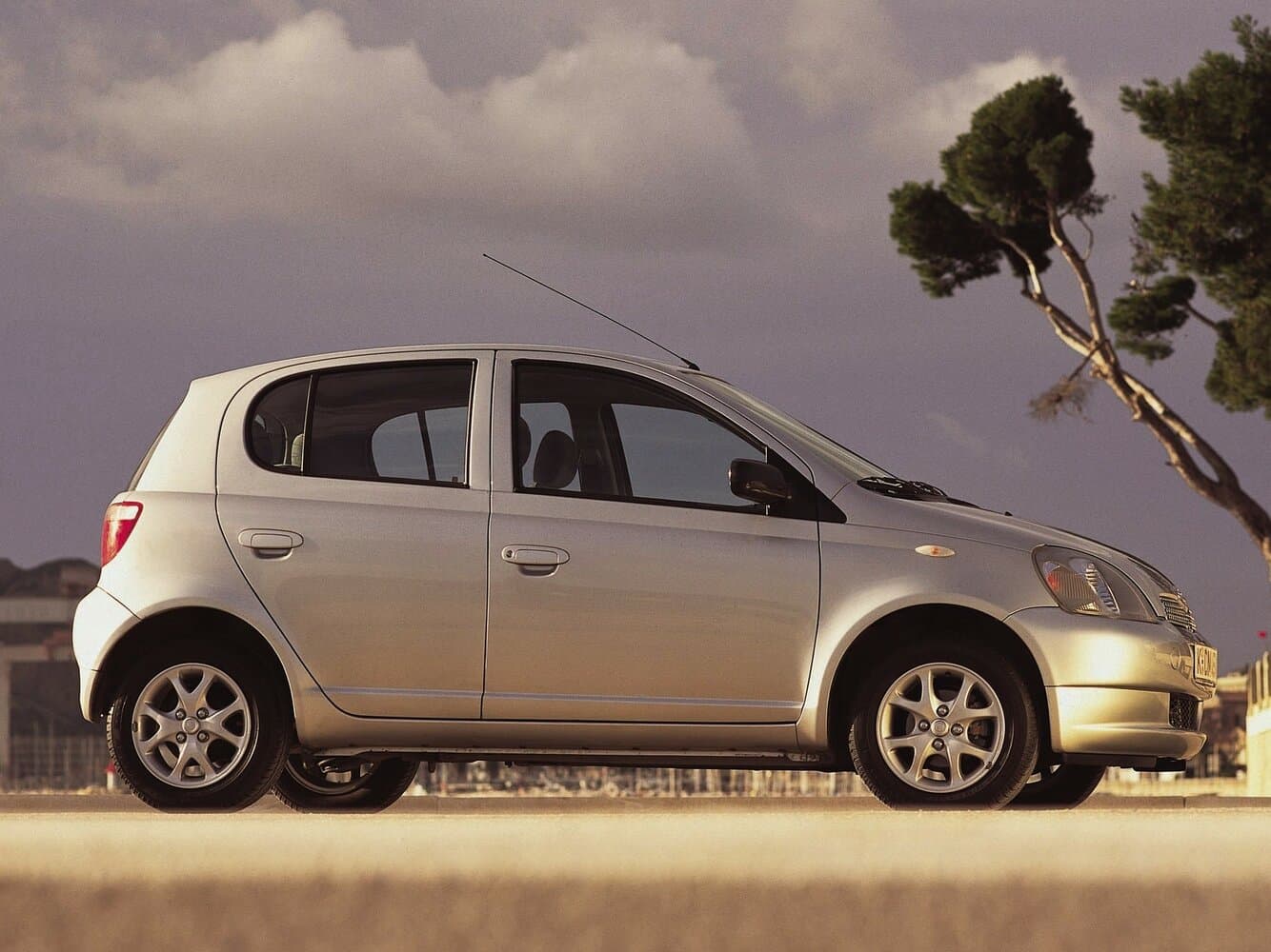 Toyota Yaris I Хэтчбек 5 дв., фото 2