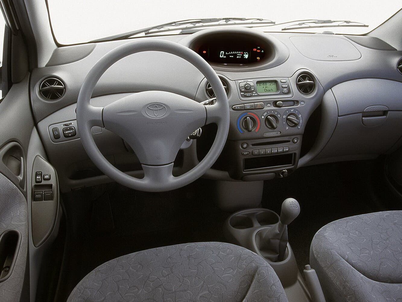 Toyota Yaris I Хэтчбек 5 дв., фото 5