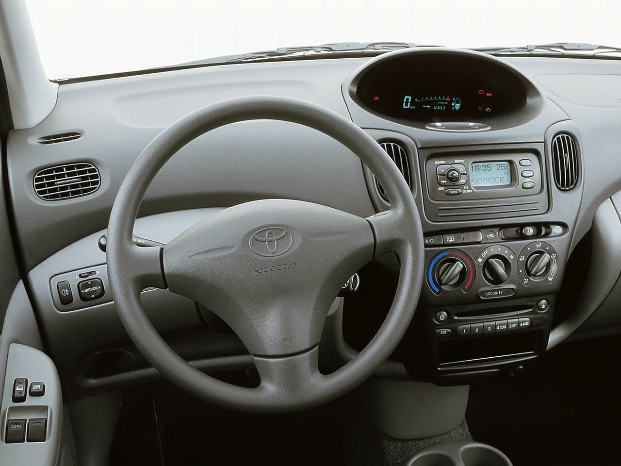 Toyota Yaris Verso  Компактвэн, фото 3