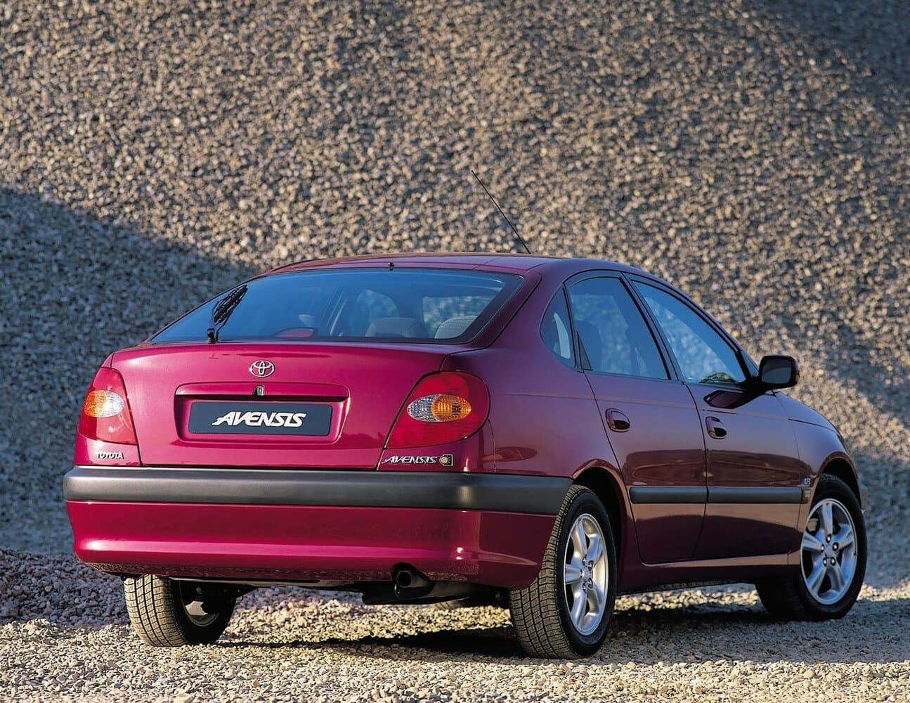 Toyota Avensis I Лифтбек, фото 4