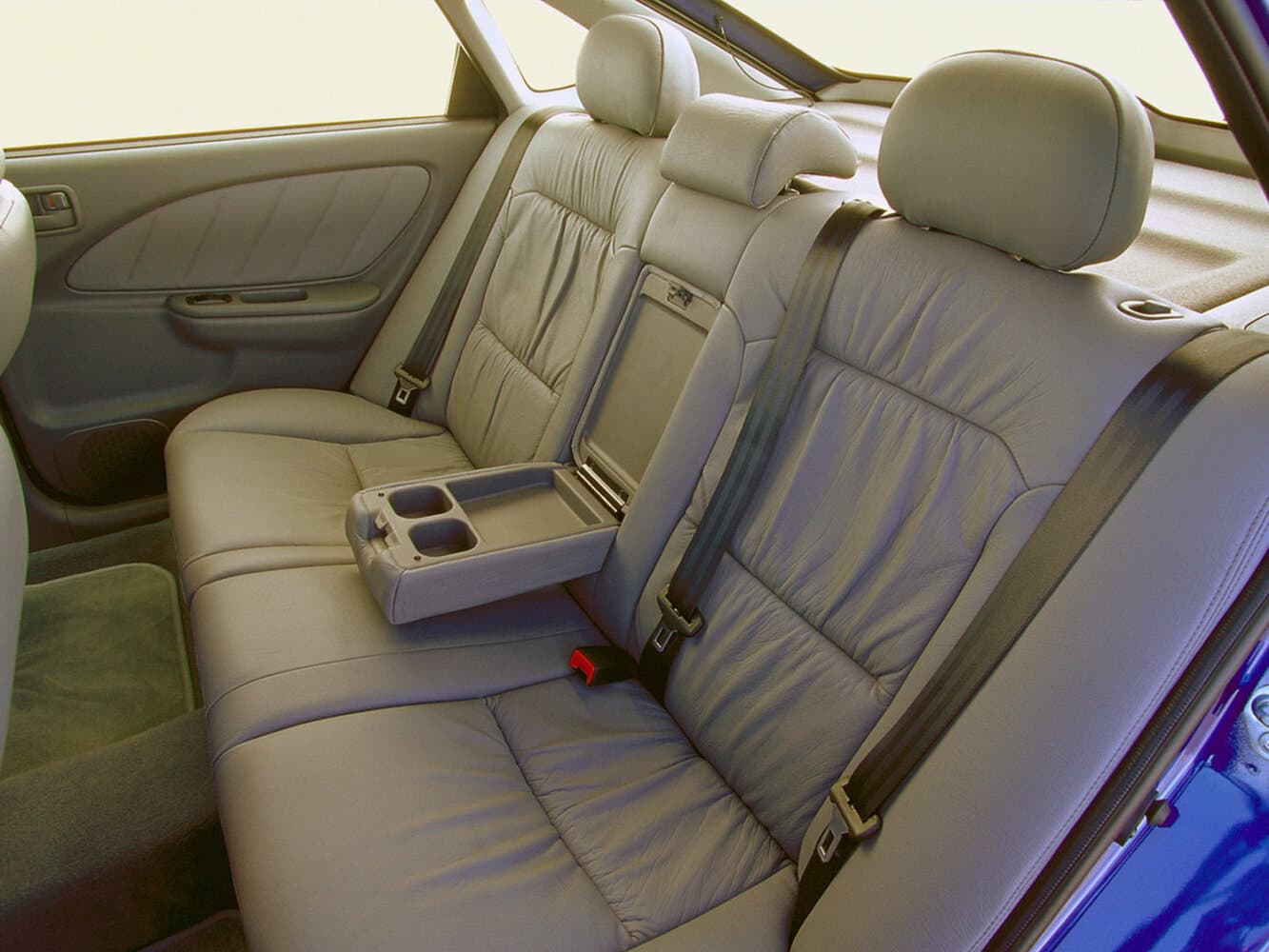 Toyota Avensis I Лифтбек, фото 5