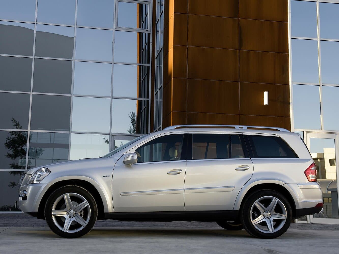 Mercedes-Benz GL-Class I (X164) Рестайлинг Внедорожник 5 дв., фото 2