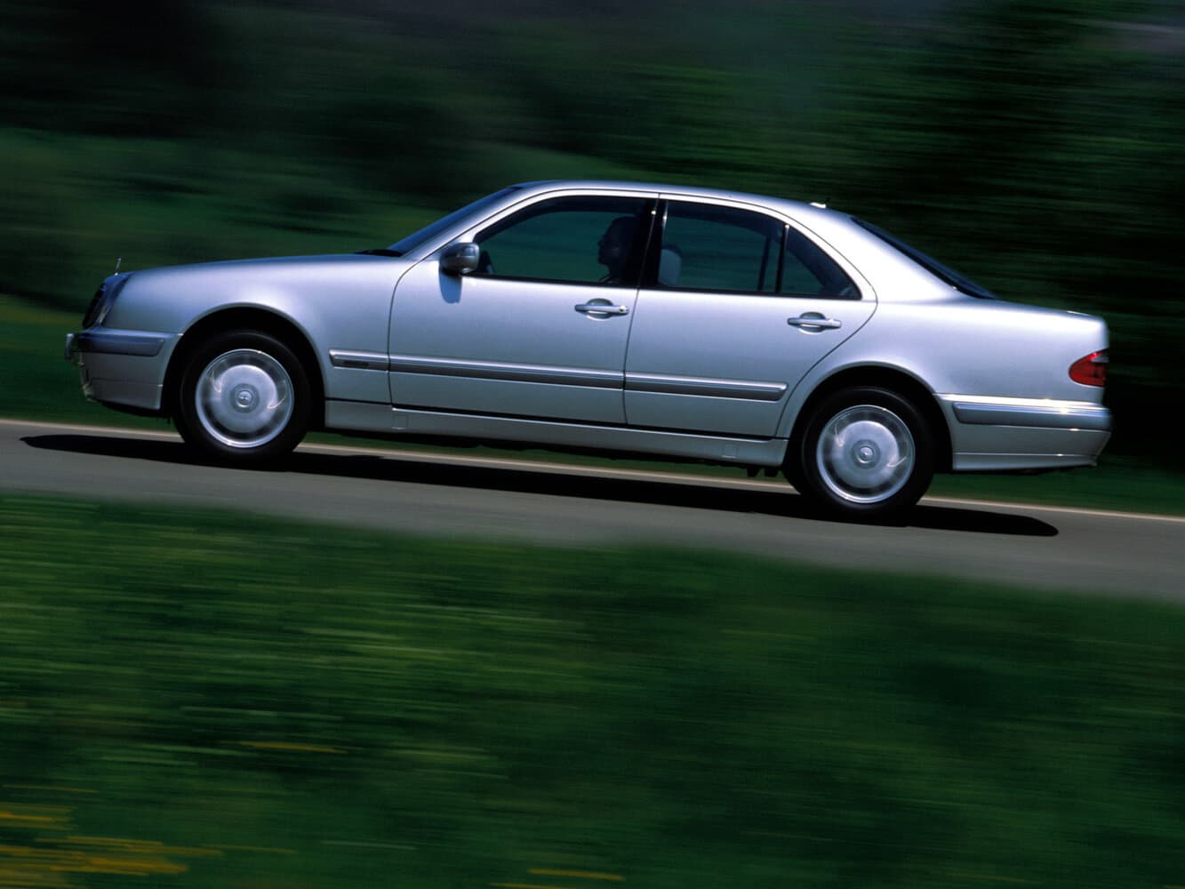 Mercedes-Benz E-Class II (W210, S210) Рестайлинг Седан, фото 2