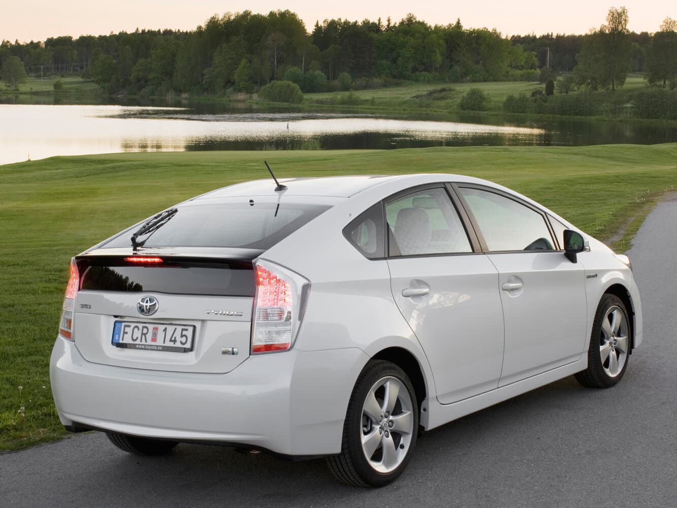Toyota Prius III (XW30) Лифтбек, фото 5