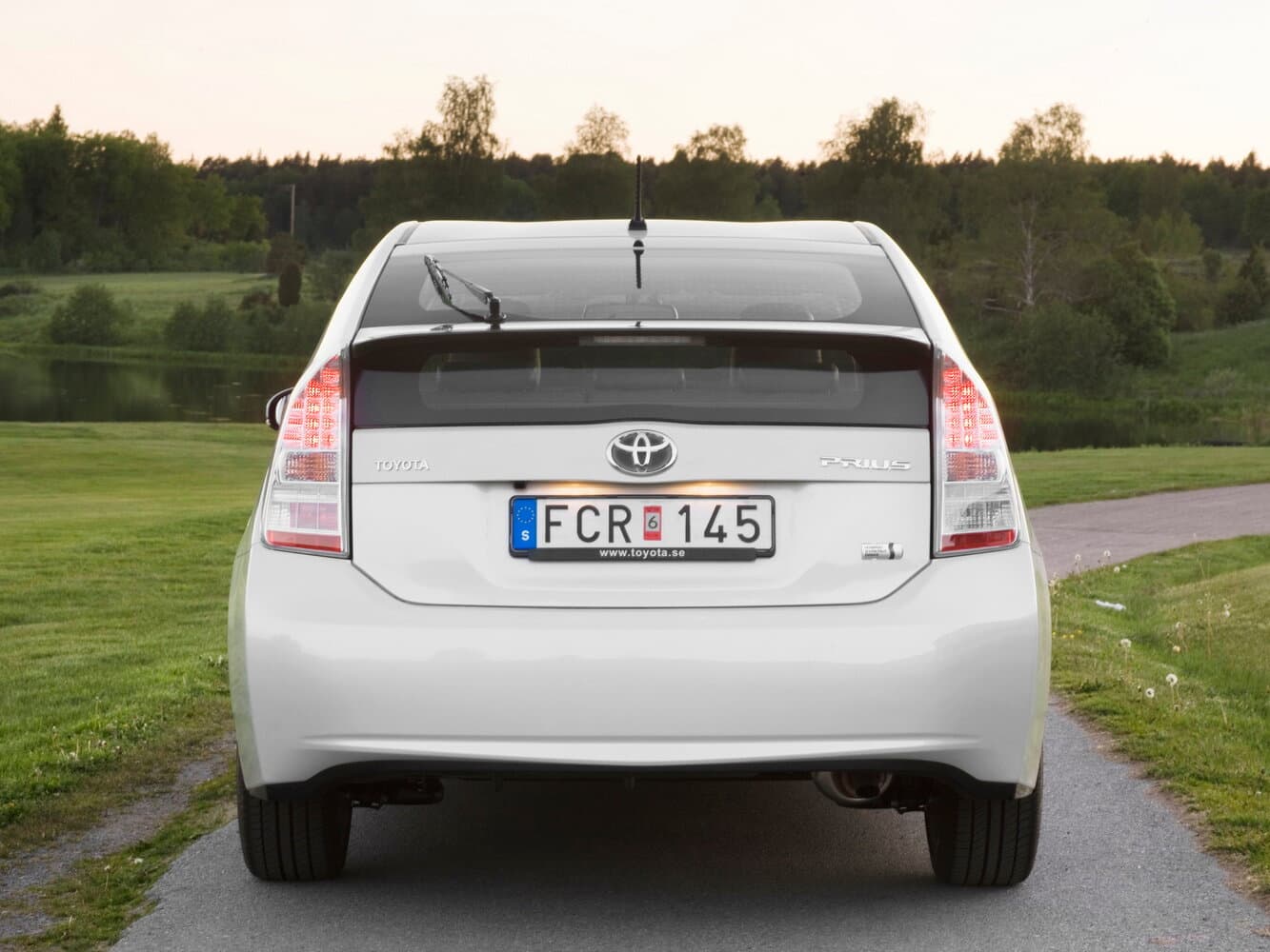 Toyota Prius III (XW30) Лифтбек, фото 4