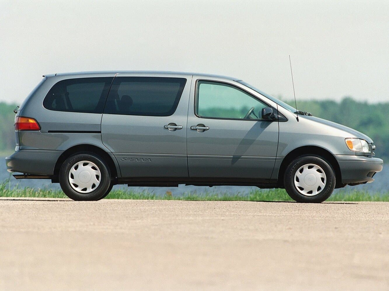 Toyota Sienna I Минивэн, фото 2