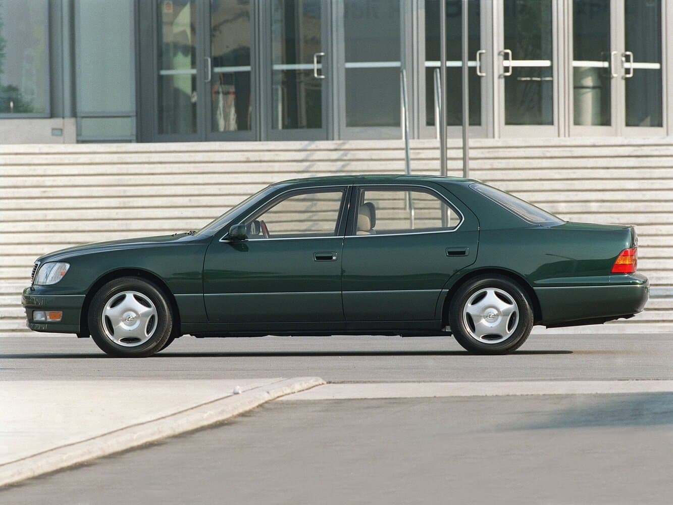 Lexus LS II Седан, фото 2