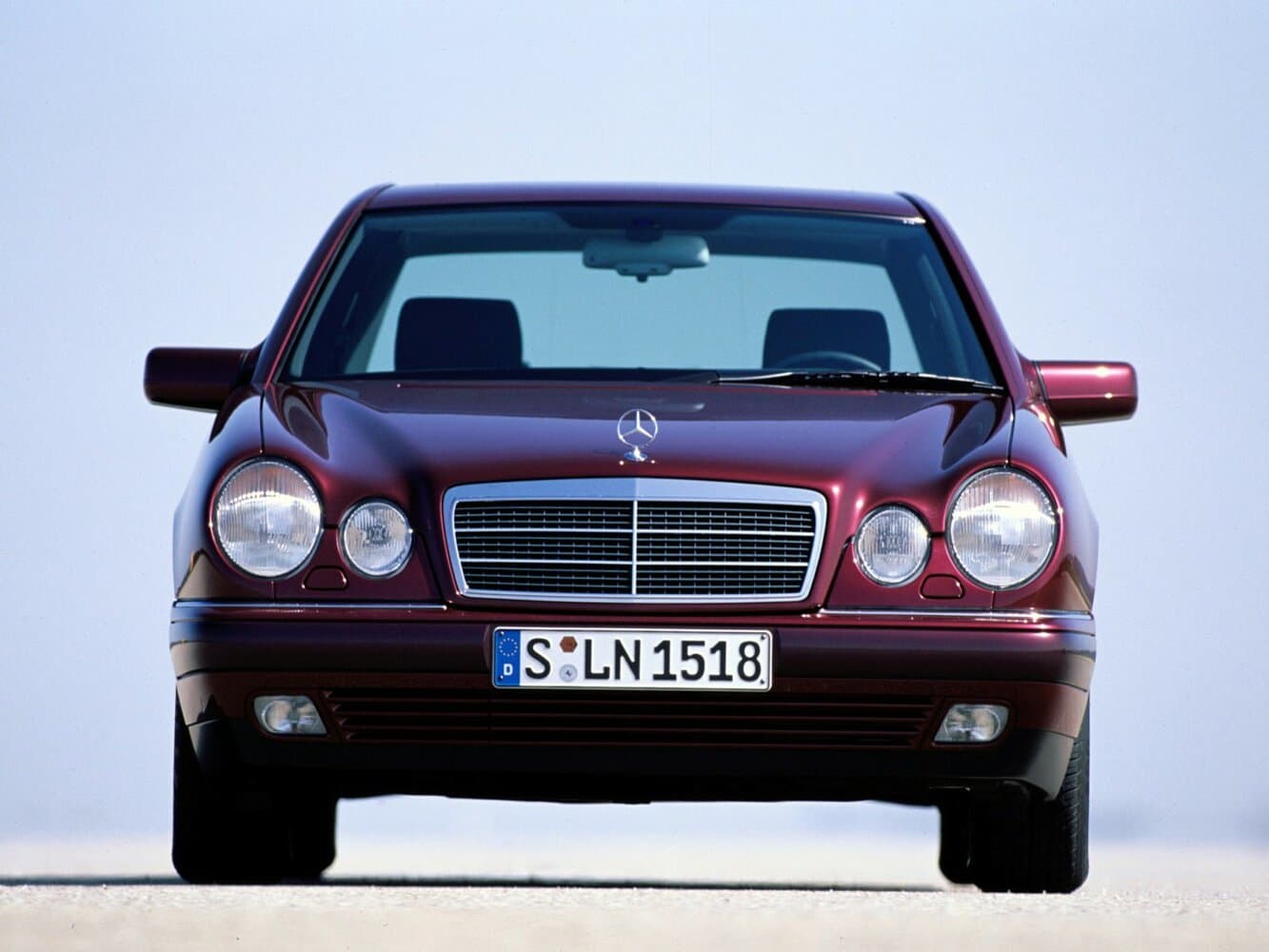 Mercedes-Benz E-Class II (W210, S210) Седан, фото 3