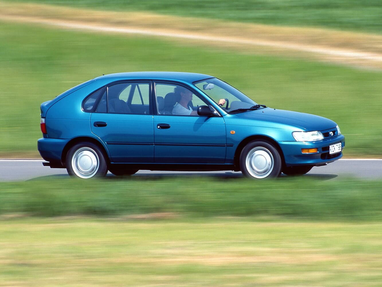 Toyota Corolla VII (E100) Хэтчбек 5 дв., фото 2