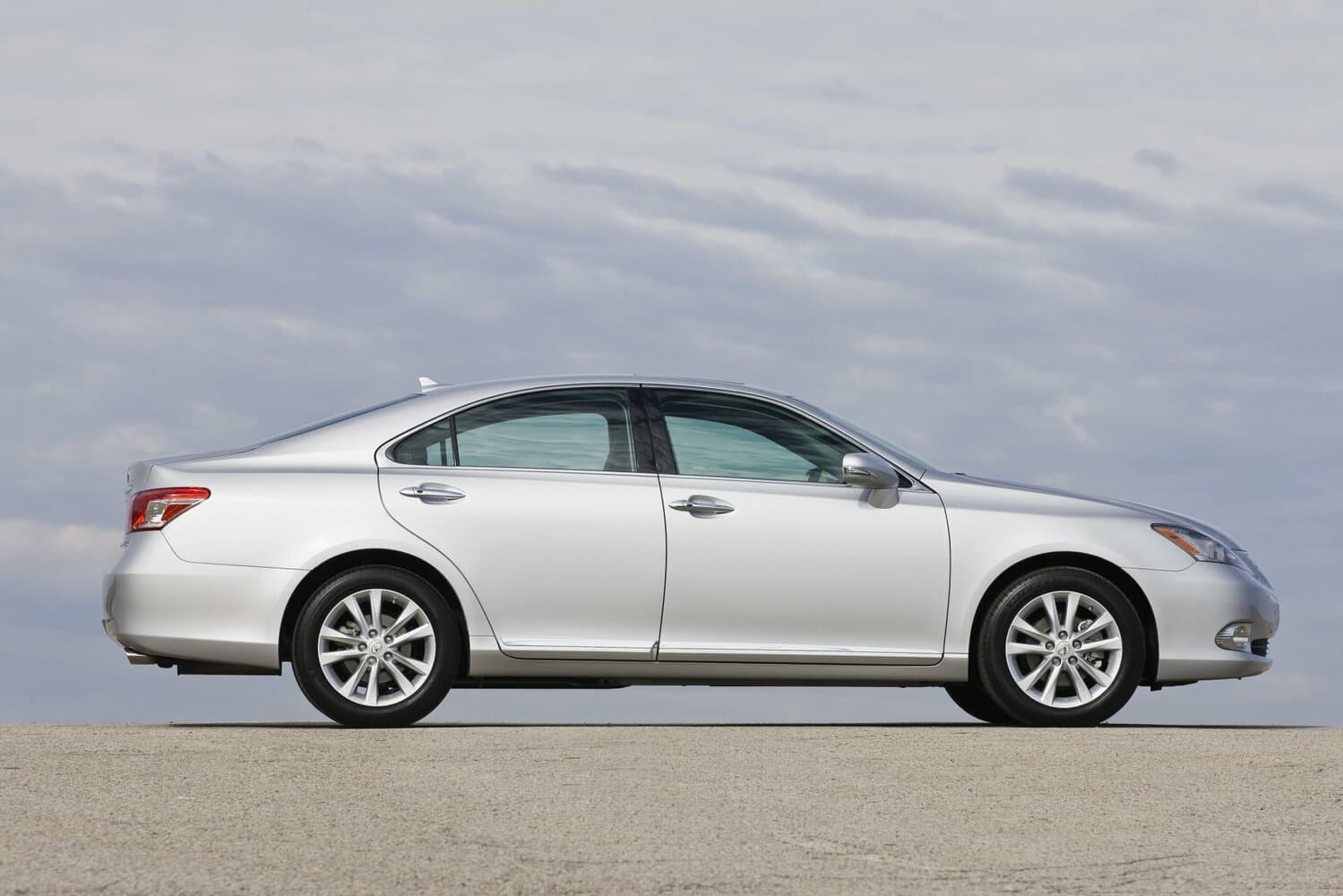 Lexus ES V Рестайлинг Седан, фото 2