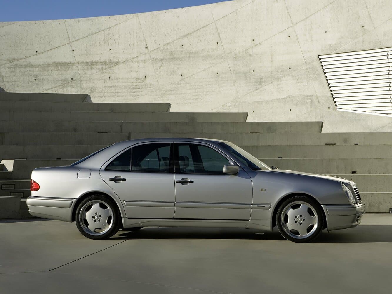 Mercedes-Benz E-Class AMG II (W210, S210) Седан, фото 2