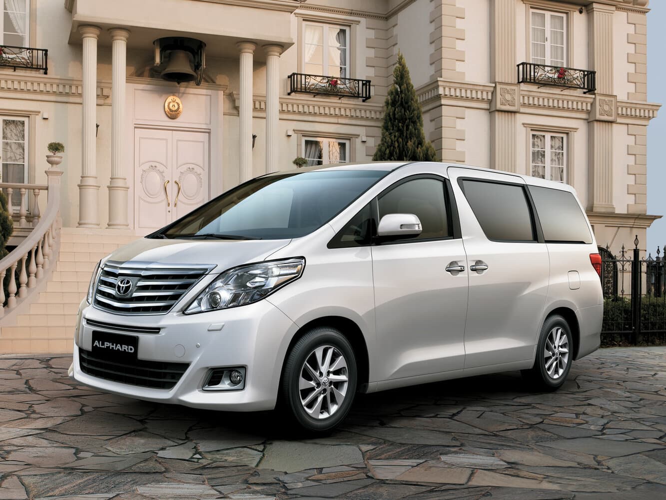 Toyota Alphard II