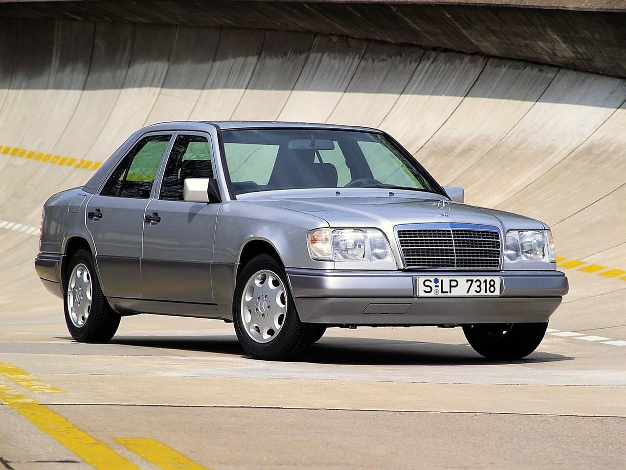 Mercedes-Benz E-Class I (W124)