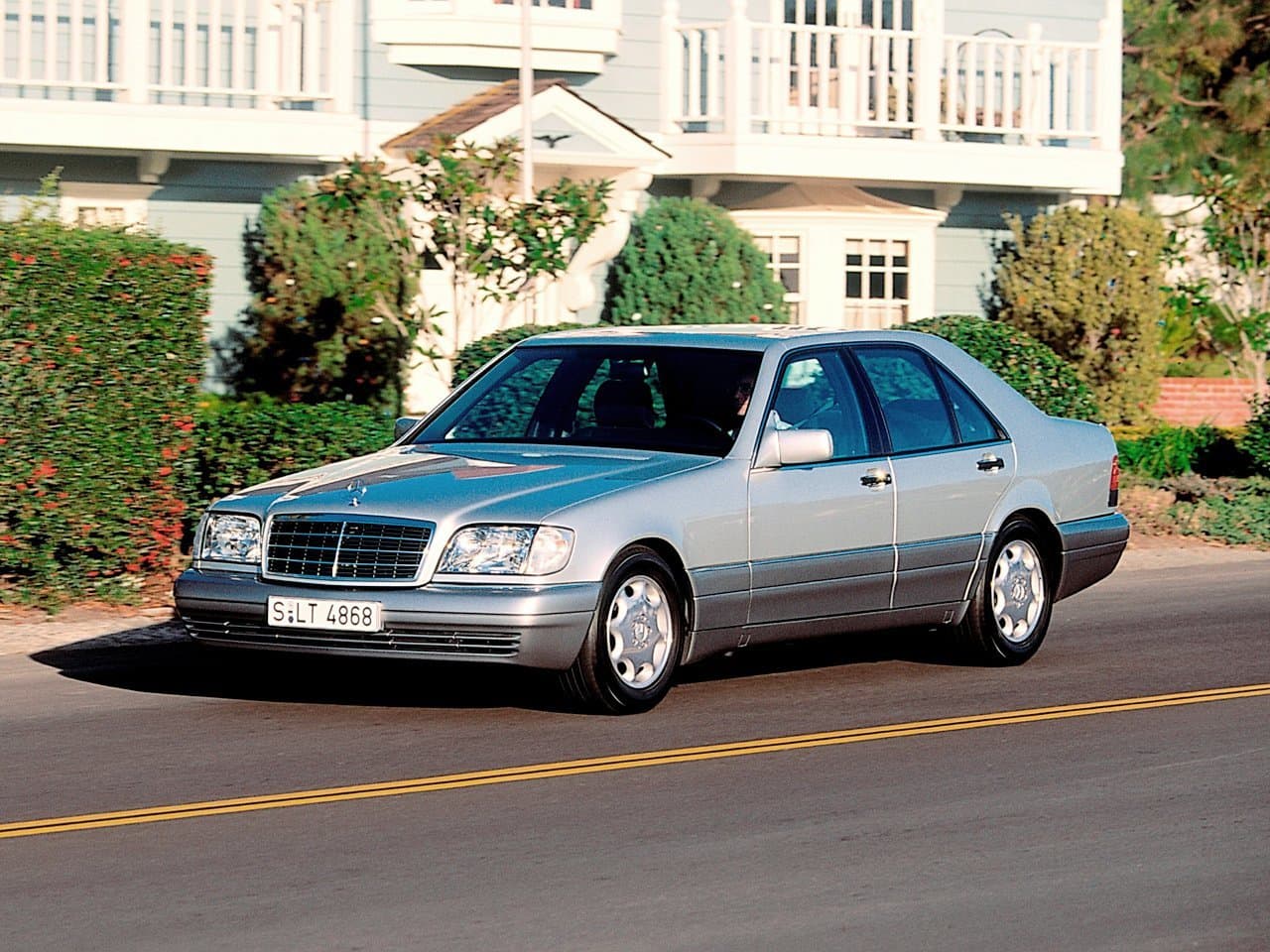 Mercedes-Benz S-Class III (W140)