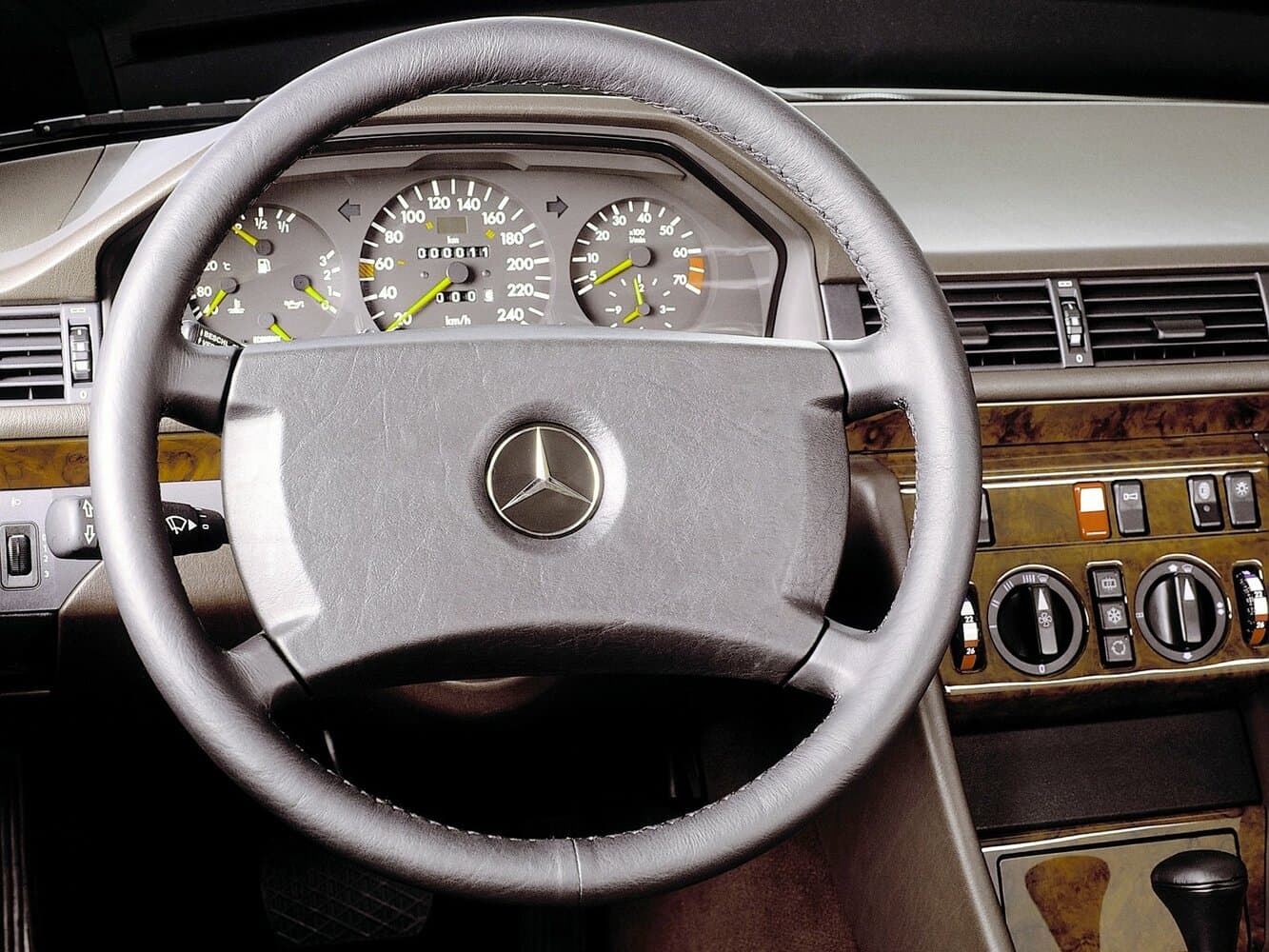 Mercedes-Benz W124 Седан, фото 4