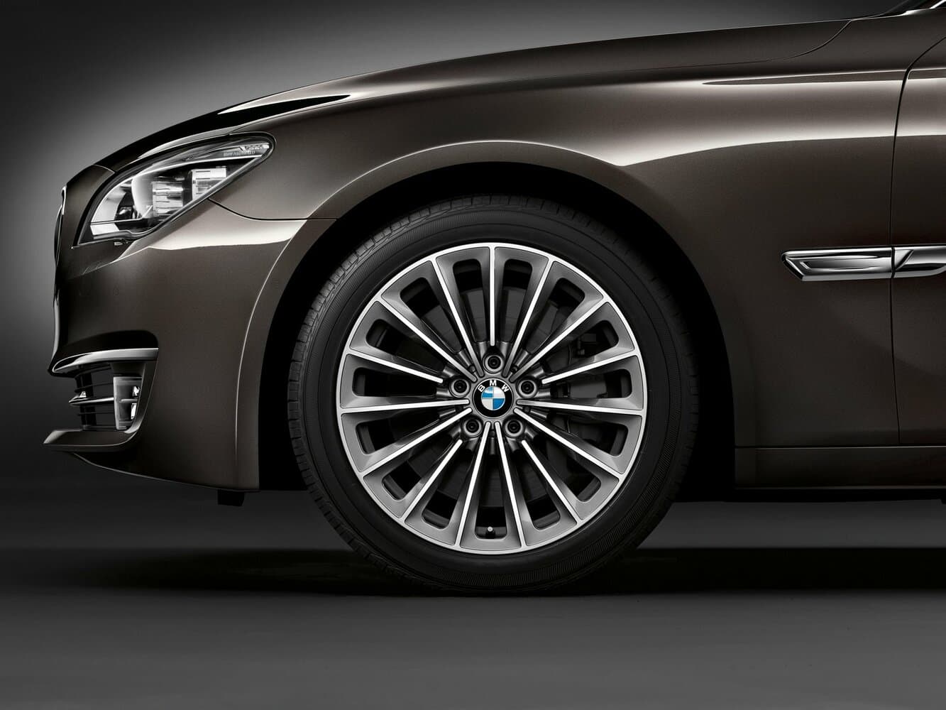 BMW 7 series V (F01/F02/F04) Рестайлинг Седан, фото 18