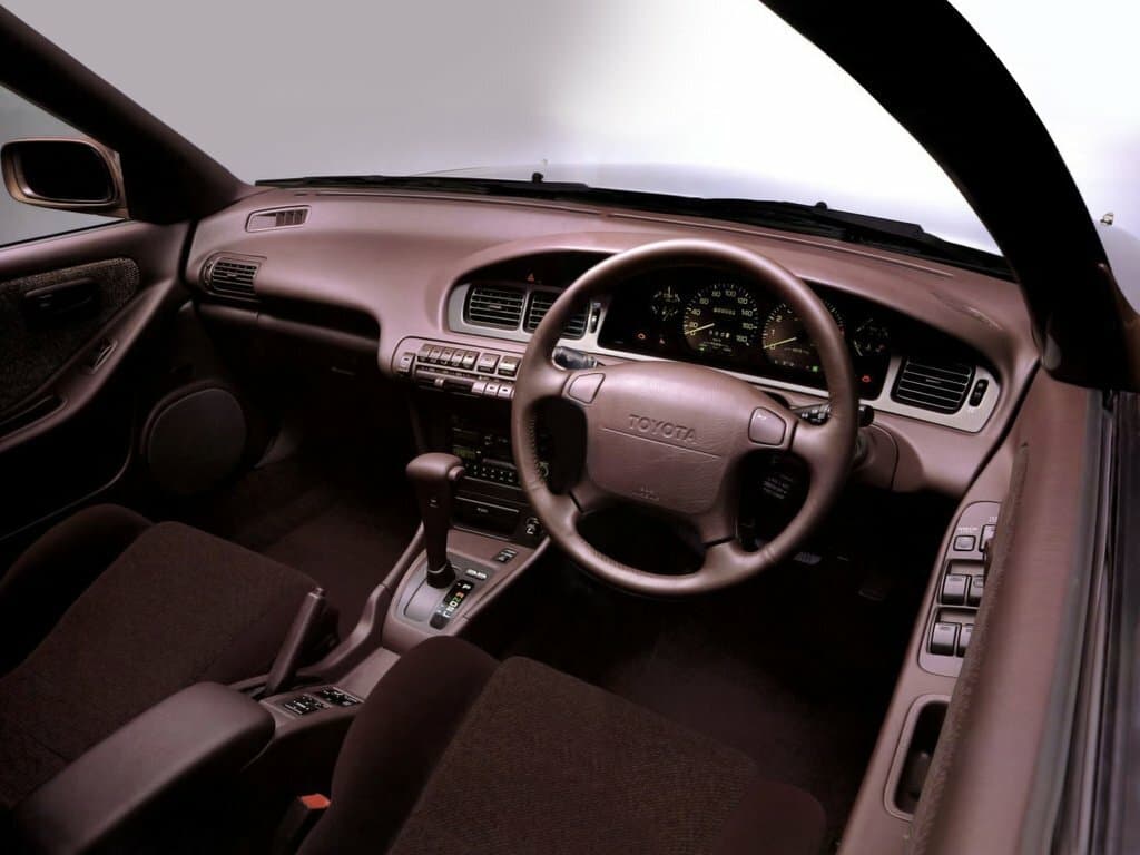 Toyota Corona EXiV I (ST180) Седан-хардтоп, фото 3