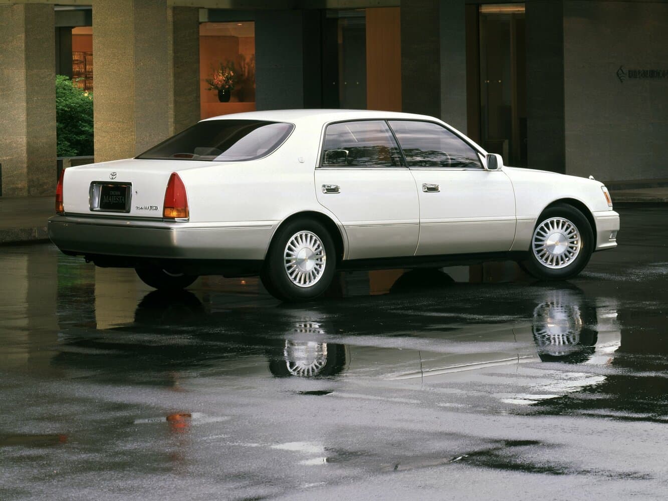 Toyota Crown Majesta II (S150) Седан, фото 2