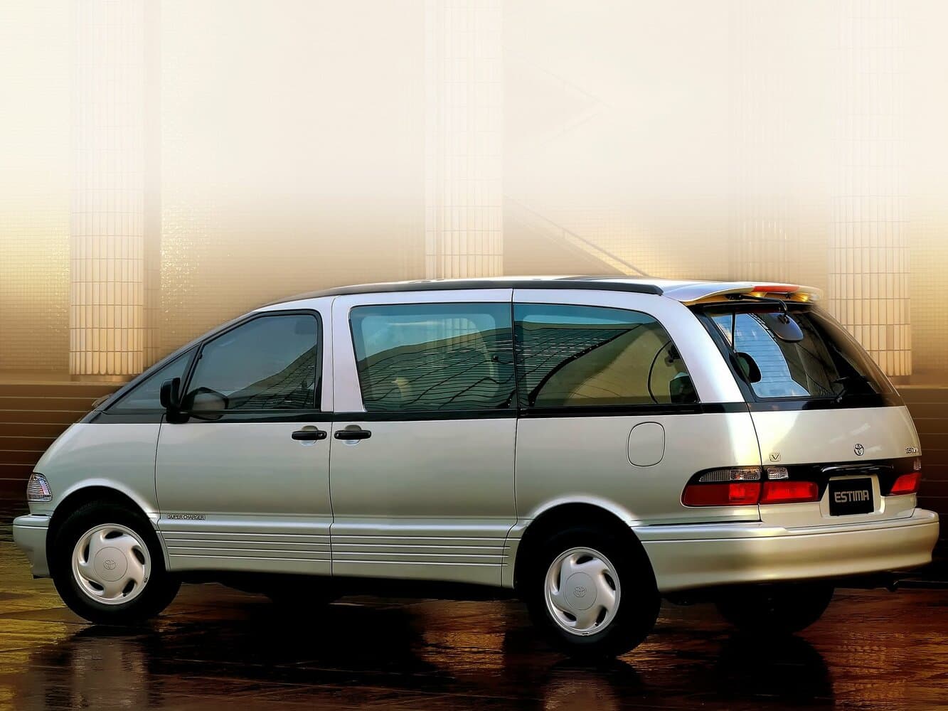 Toyota Estima I Минивэн, фото 2