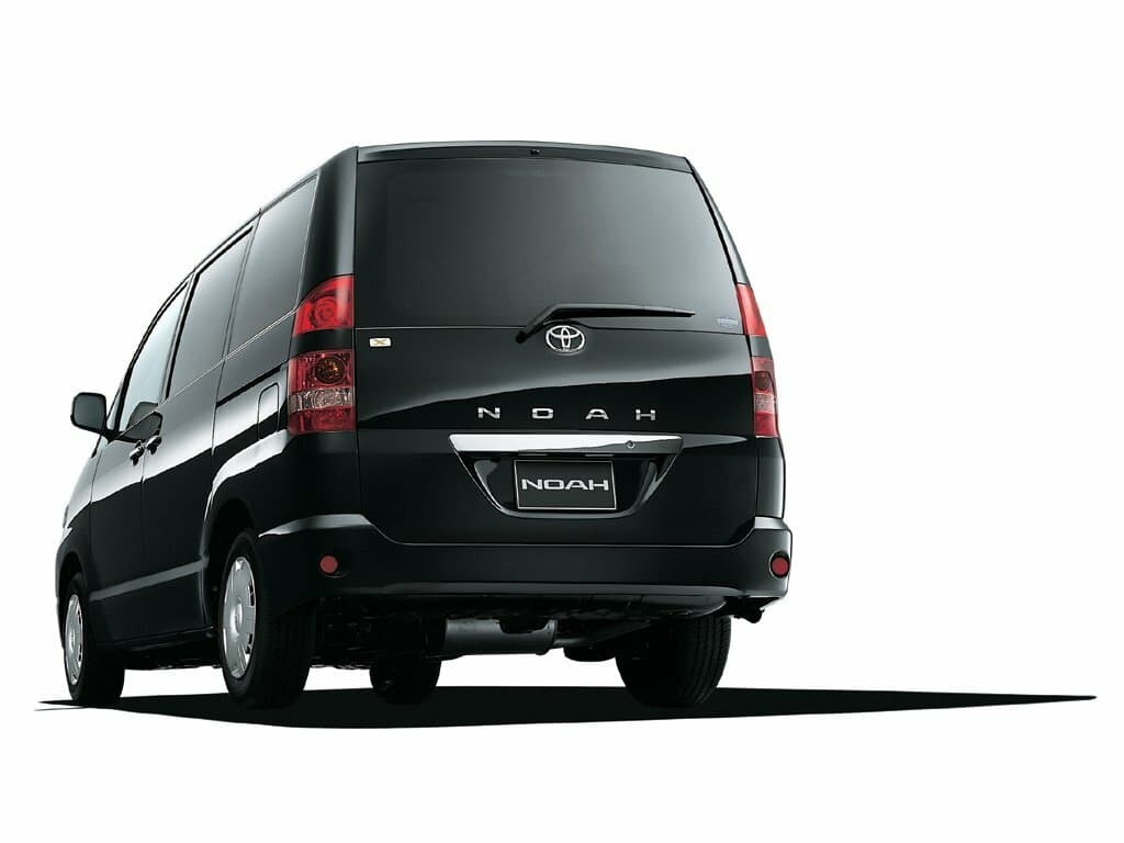 Toyota Noah I (R60) Минивэн, фото 3